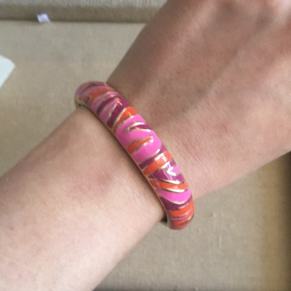 🌟HP!🌟 Enameled Animal Print Hinged Bracelet - Picture 3 of 3